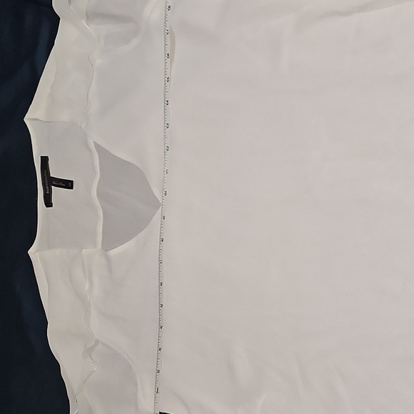 BCBGMAXAZRIA Cream Gael V-neck Ruffle Top, Blouse New! - Picture 6 of 11